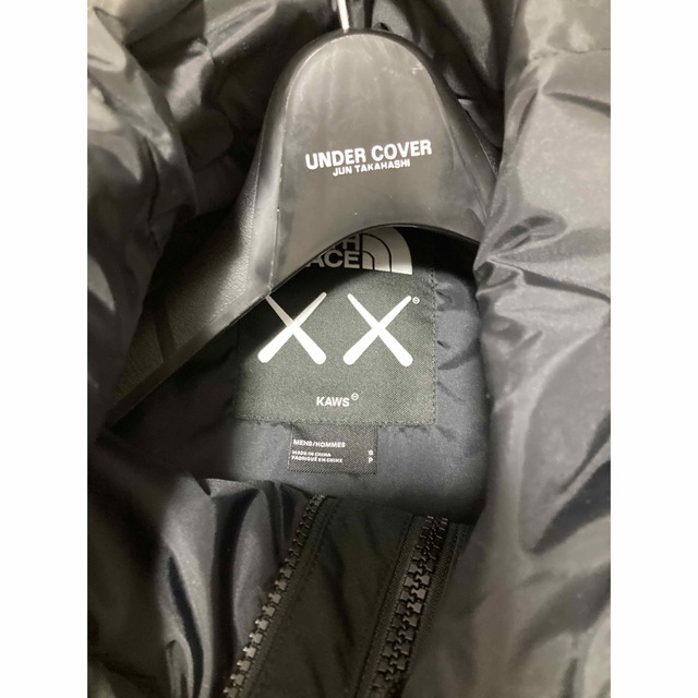 THE NORTH FACE(ザノースフェイス)のKAWS The North Face Mountain Jacket 黒 S メンズのジャケット/アウター(マウンテンパーカー)の商品写真