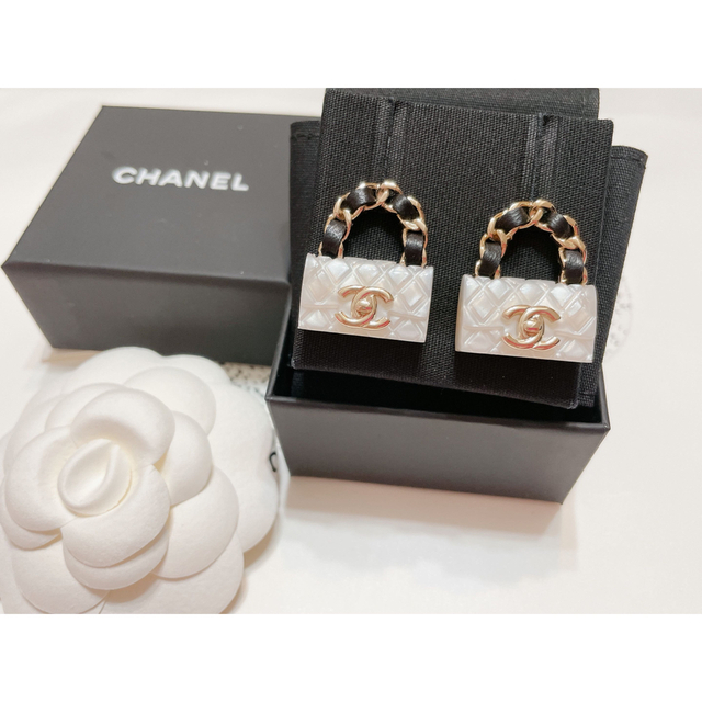 ５５％以上節約 CHANEL - シャネル マトラッセ バッグ ピアス ホワイト