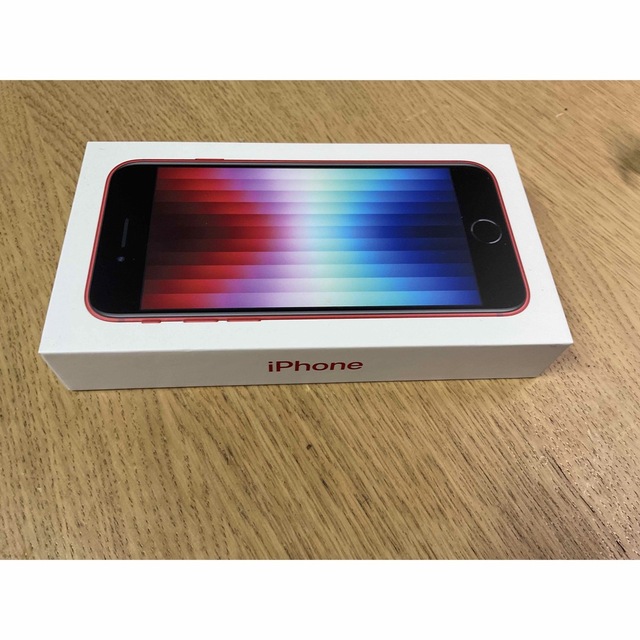 iPhone(アイフォーン)の新品同様品　Apple iPhoneSE 第3世代 64GB レッド  スマホ/家電/カメラのスマートフォン/携帯電話(スマートフォン本体)の商品写真