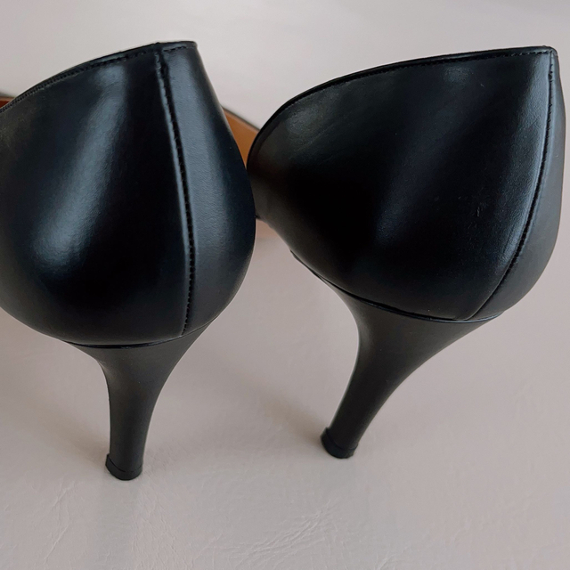 UNITED ARROWS(ユナイテッドアローズ)のユナイテッドアローズ　パンプス　黒　37 レディースの靴/シューズ(ハイヒール/パンプス)の商品写真