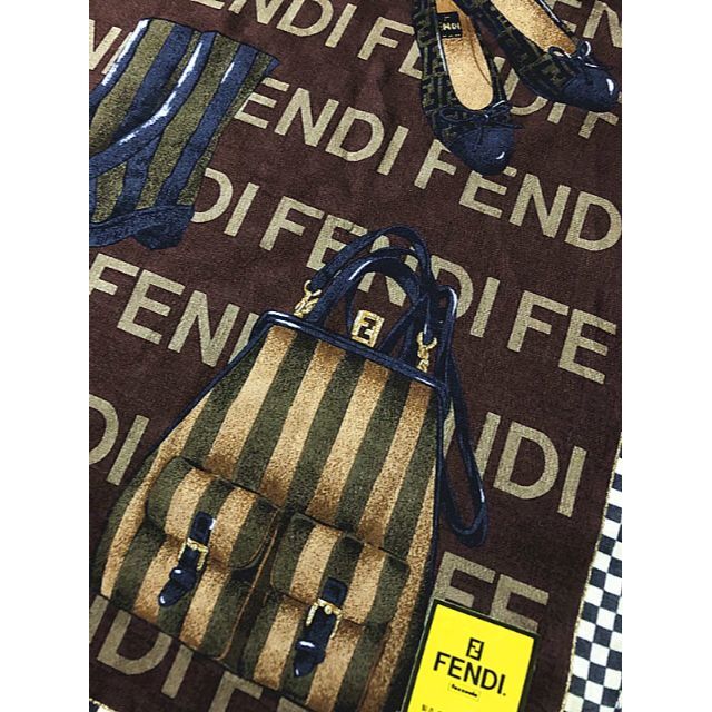 FENDI(フェンディ)の【レア柄】大人気上品なFENDIフェンディ★ズッカ柄バッグ靴柄 大判 ハンカチ レディースのファッション小物(ハンカチ)の商品写真