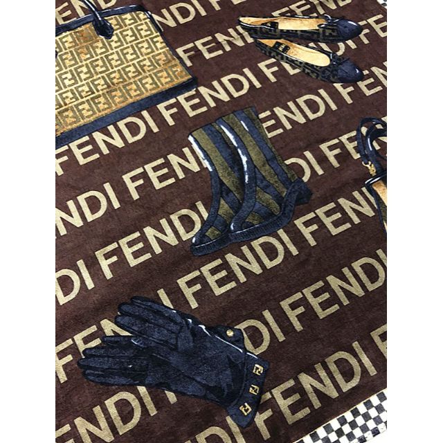 FENDI(フェンディ)の【レア柄】大人気上品なFENDIフェンディ★ズッカ柄バッグ靴柄 大判 ハンカチ レディースのファッション小物(ハンカチ)の商品写真