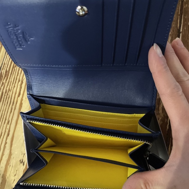 Vivienne Westwood(ヴィヴィアンウエストウッド)のヴィヴィアン折り財布 レディースのファッション小物(財布)の商品写真