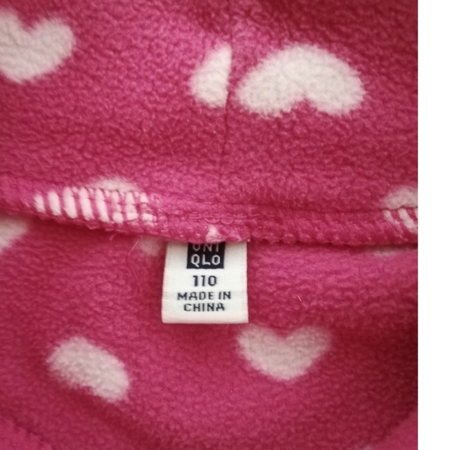 UNIQLO(ユニクロ)のハイネックフリース　110 キッズ/ベビー/マタニティのキッズ服女の子用(90cm~)(Tシャツ/カットソー)の商品写真