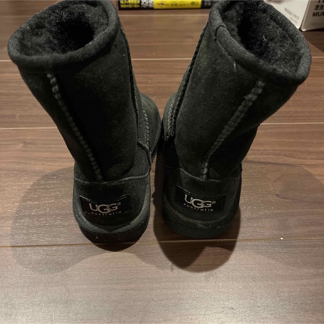 UGG(アグ)のUggのブーツ キッズ/ベビー/マタニティのキッズ靴/シューズ(15cm~)(ブーツ)の商品写真