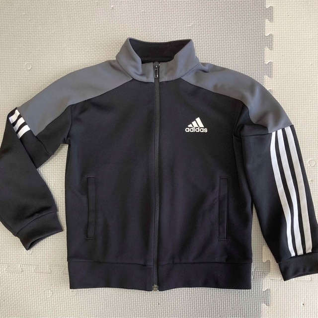 adidas(アディダス)のadidas ジャージ　ジャケット　120 キッズ/ベビー/マタニティのキッズ服男の子用(90cm~)(ジャケット/上着)の商品写真