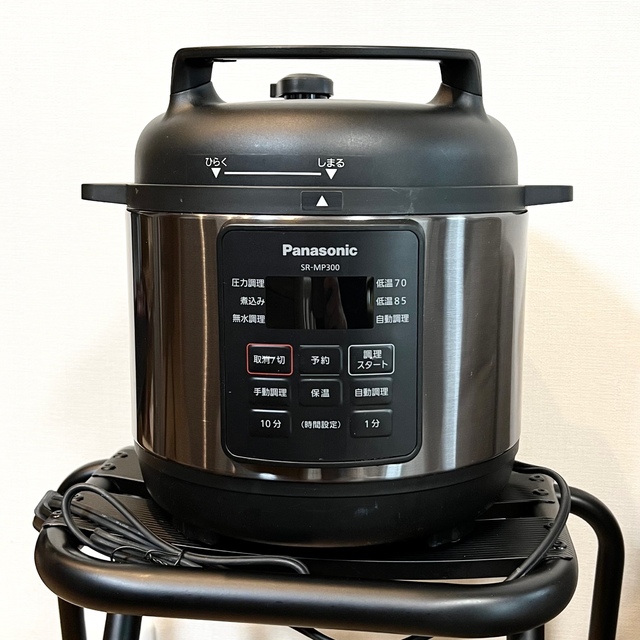 Panasonic(パナソニック)のPanasonic 電気圧力鍋 SR-MP300 インテリア/住まい/日用品のキッチン/食器(鍋/フライパン)の商品写真