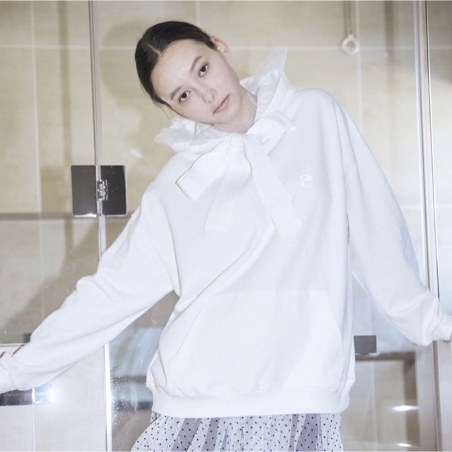 épine(エピヌ)のepine エピヌ é tulle ribbon hoodie white レディースのトップス(パーカー)の商品写真