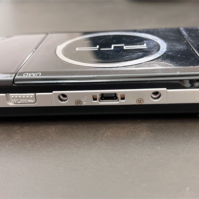 PlayStation Portable(プレイステーションポータブル)のSONY PSP PSP3000 ブラック　本体  ジャンク品 エンタメ/ホビーのゲームソフト/ゲーム機本体(携帯用ゲーム機本体)の商品写真