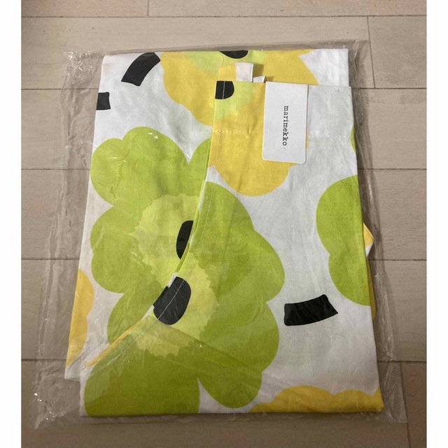 marimekko(マリメッコ)の新品　marimekko  マリメッコ   エプロン　イエロー　ウニッコ　花柄 インテリア/住まい/日用品のキッチン/食器(収納/キッチン雑貨)の商品写真