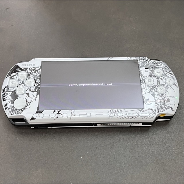 PlayStation Portable(プレイステーションポータブル)のSONY PSP3000  (FF20th Aniversary 限定モデル) エンタメ/ホビーのゲームソフト/ゲーム機本体(携帯用ゲーム機本体)の商品写真