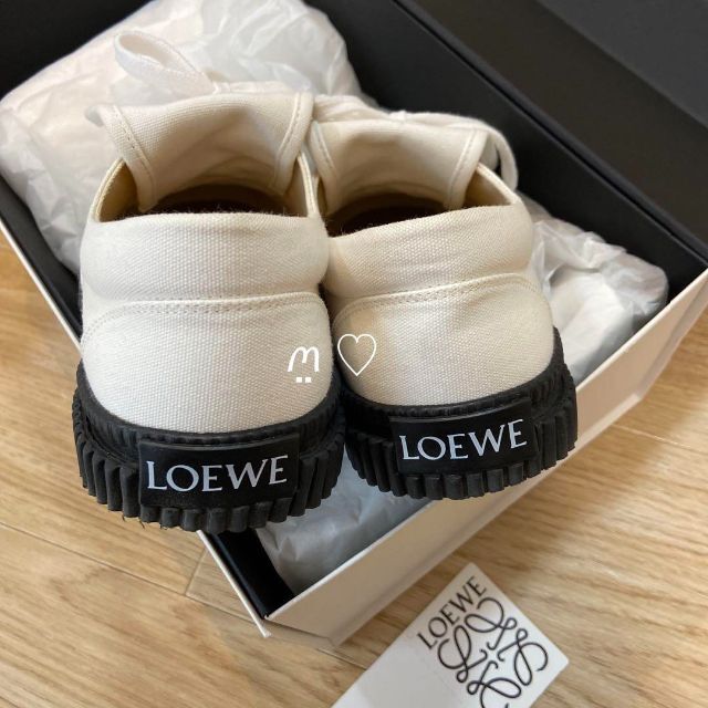 LOEWE(ロエベ)の新品同様　LOEWEロエベ　アナグラムフラップスニーカー　37　24cm　現行品 レディースの靴/シューズ(スニーカー)の商品写真