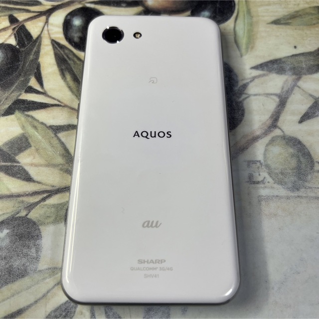 AQUOS(アクオス)のAQUOS R compact ホワイト 32 GB SIMフリー スマホ/家電/カメラのスマートフォン/携帯電話(スマートフォン本体)の商品写真
