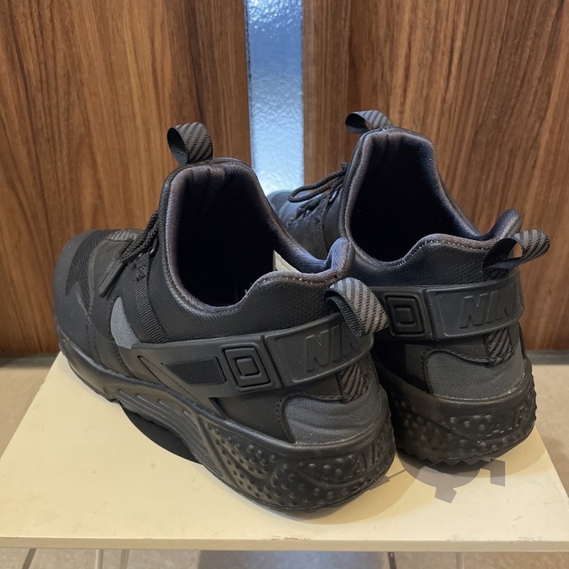 NIKE(ナイキ)のAIR HUARACHE UTILITY PRM 27.5センチ メンズの靴/シューズ(スニーカー)の商品写真