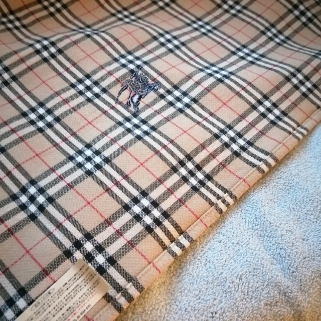 BURBERRY(バーバリー)の♪【新品未使用】BURBERRY バーバリー バスタオル♪ インテリア/住まい/日用品の日用品/生活雑貨/旅行(タオル/バス用品)の商品写真