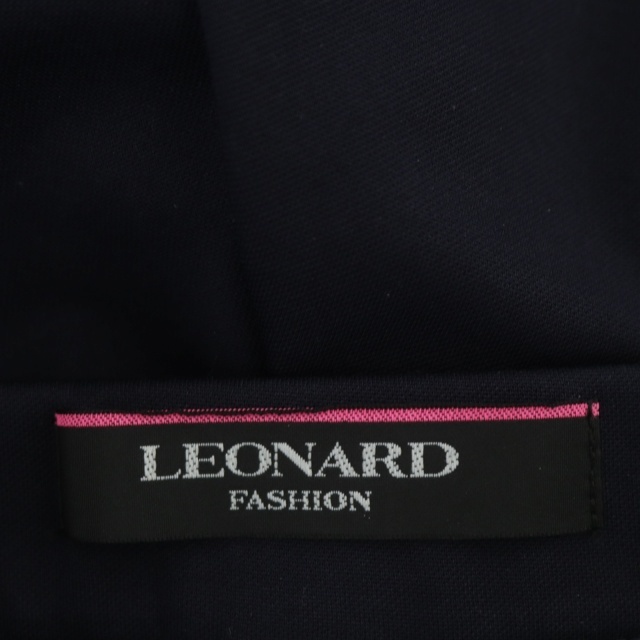 LEONARD(レオナール)のレオナール LEONARD クロップドパンツ テーパード イージー 40 紺 レディースのパンツ(その他)の商品写真