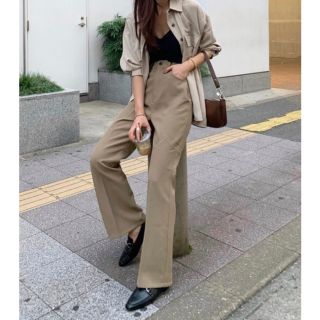 アズールバイマウジー(AZUL by moussy)の美品✨アズールバイマウジー✨センタープレスフレアパンツ(カジュアルパンツ)