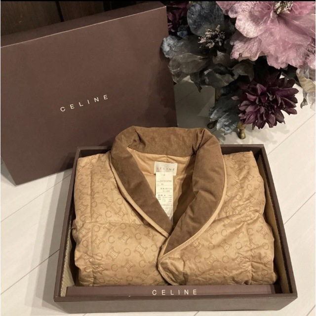 celine - 新品 未使用 CELINE マカダム柄 羽毛肩当て ダウンベスト