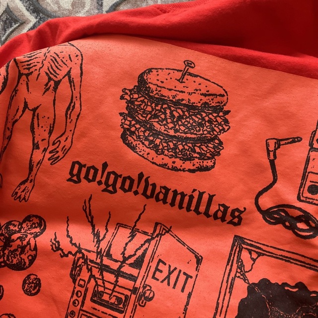 go!go!vanillas】赤バックプリントロンTの通販 by (^_^)|ラクマ go!go!vanillas】赤バックプリントロンTの通販 by (^_^)|ラクマ