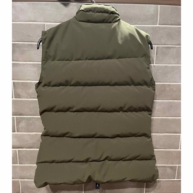 CANADA GOOSE(カナダグース)の【美品】カナダグース ダウンベスト カーキS レディースのジャケット/アウター(ダウンベスト)の商品写真