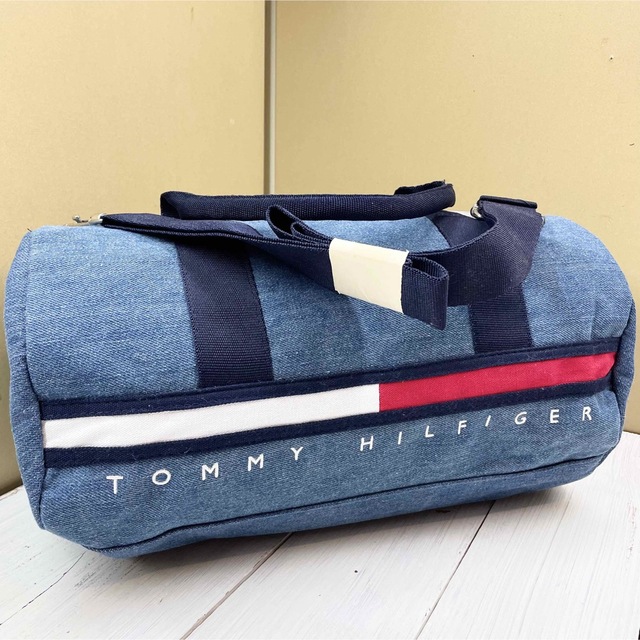 TOMMY HILFIGER(トミーヒルフィガー)のUS限定モデル！レア！プレートフラッグ/デニム/ボストンバック/トミー レディースのバッグ(ボストンバッグ)の商品写真