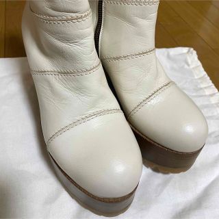 マルニ(Marni)のマルニマルニ白チャンキーソールブーツ(ブーツ)