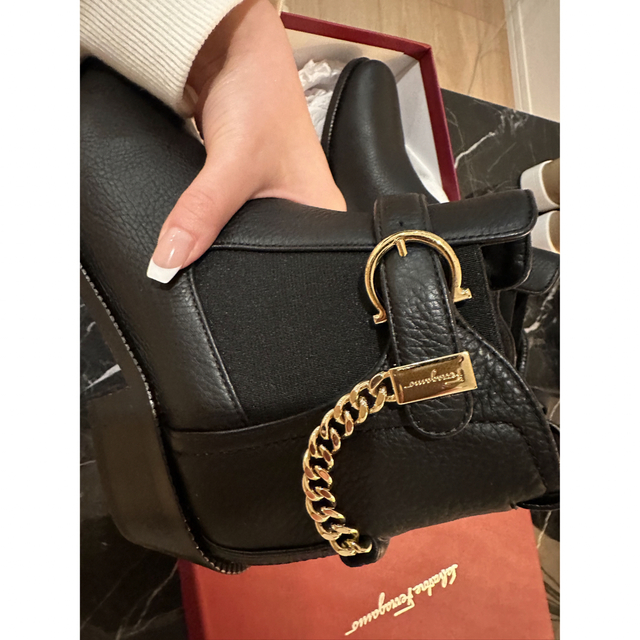 Salvatore Ferragamo(サルヴァトーレフェラガモ)のferragamo ショートブーツ レディースの靴/シューズ(ブーツ)の商品写真