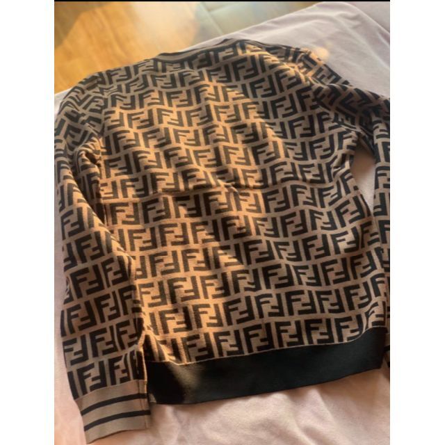 割引購入トップスFENDI ベロアセーター restaurantecomeketo.com