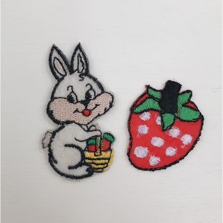 ♡うさぎ&いちご♡  アイロンワッペン ２枚セット 新品(各種パーツ)