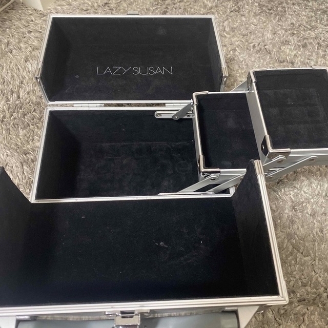 LAZY SUSAN(レイジースーザン)のLAZYSUSAN アルミBOX コスメ/美容のメイク道具/ケアグッズ(メイクボックス)の商品写真