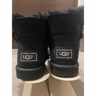 アグ(UGG)のUGGムートンブーツ　オーストラリア　スワロフスキー　ビジュー　黒　(ブーツ)