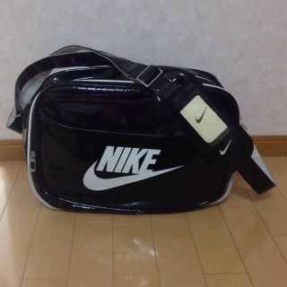 ナイキ(NIKE)のナイキ☆エナメルバッグ(ショルダーバッグ)