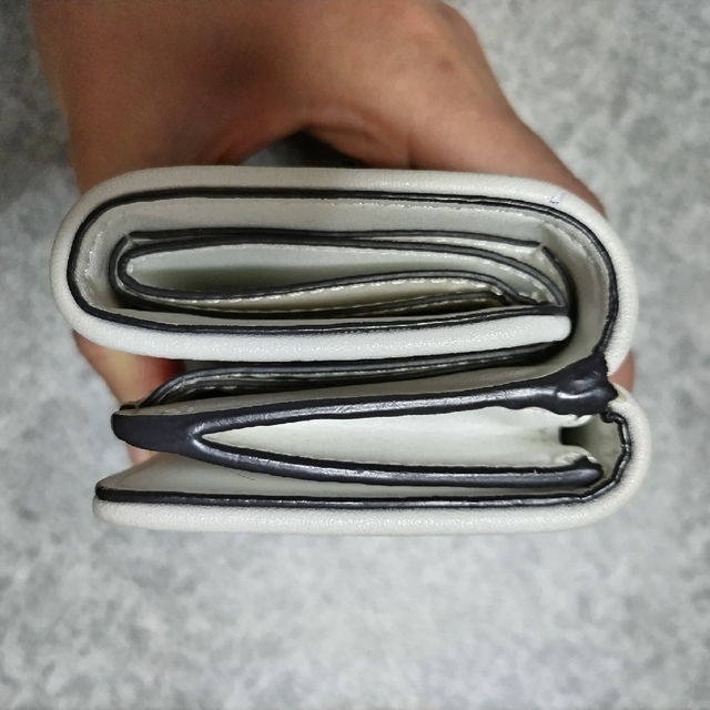 Tory Burch(トリーバーチ)のakoさま専用  Tory Burch 財布 三つ折り 刺繍 レディースのファッション小物(財布)の商品写真