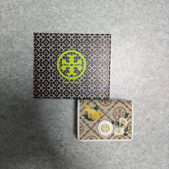 Tory Burch(トリーバーチ)のakoさま専用  Tory Burch 財布 三つ折り 刺繍 レディースのファッション小物(財布)の商品写真