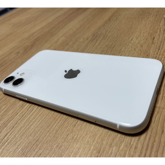 iPhone(アイフォーン)のiPhone 11 128GB White スマホ/家電/カメラのスマートフォン/携帯電話(スマートフォン本体)の商品写真