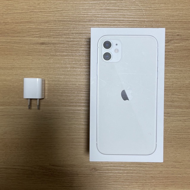 iPhone(アイフォーン)のiPhone 11 128GB White スマホ/家電/カメラのスマートフォン/携帯電話(スマートフォン本体)の商品写真