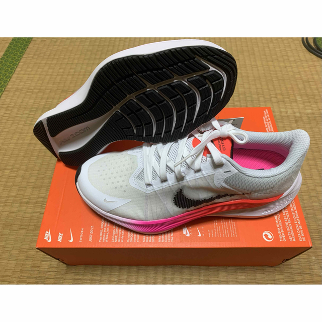 NIKE(ナイキ)のナイキ NIKE ZOOM WINFLO 8  ズーム ウィンフロー 8 メンズの靴/シューズ(スニーカー)の商品写真