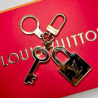 ルイヴィトン(LOUIS VUITTON)のカビゴン様ルイヴィトン　ポルトクレコンフィダンス　キーリング　チャーム　べっ甲柄(キーホルダー)