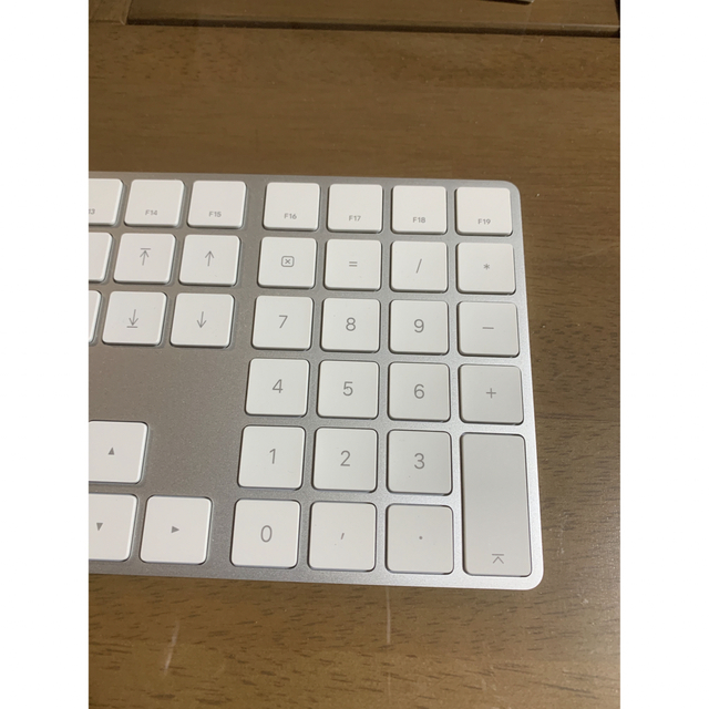 Apple(アップル)のApple Magic Keyboard(テンキー付き)- 日本語(JIS)  スマホ/家電/カメラのPC/タブレット(PC周辺機器)の商品写真
