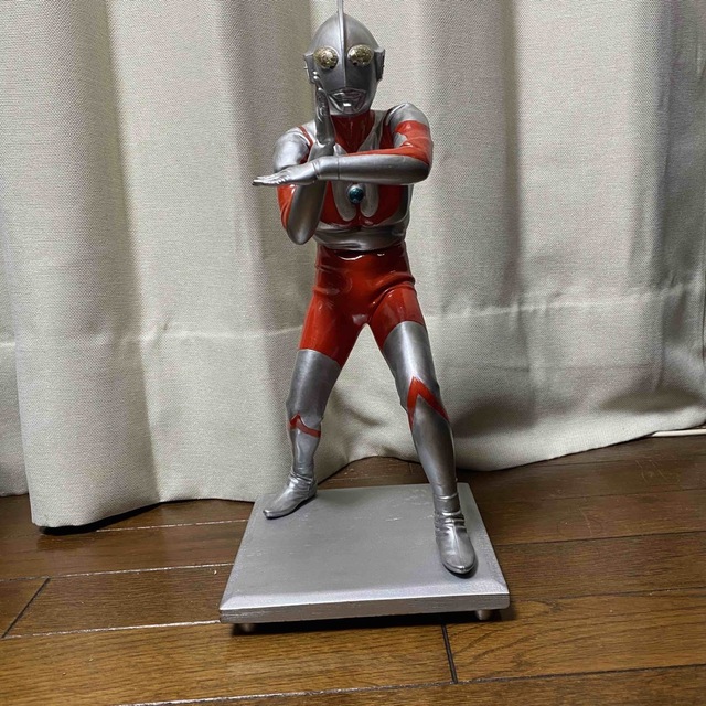 ウルトラマン フィギュア スペシウム光線ポーズ