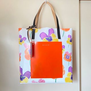 週末価格【MARNI】PVC マルチカラー フラワー柄 A4サイズトートバッグ