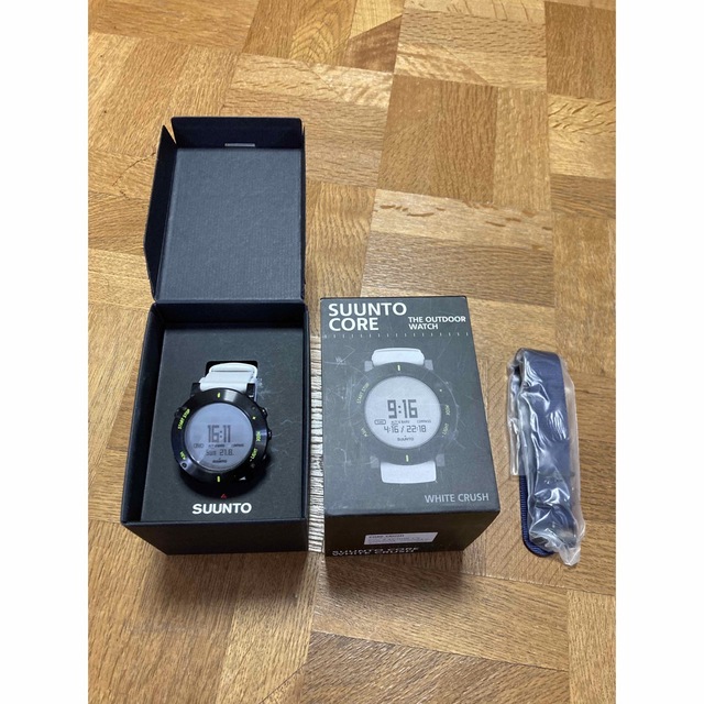 SUUNTO(スント)のスント コア 時計 ホワイト クラッシュ アウトドア スマート ウォッチ メンズの時計(腕時計(デジタル))の商品写真