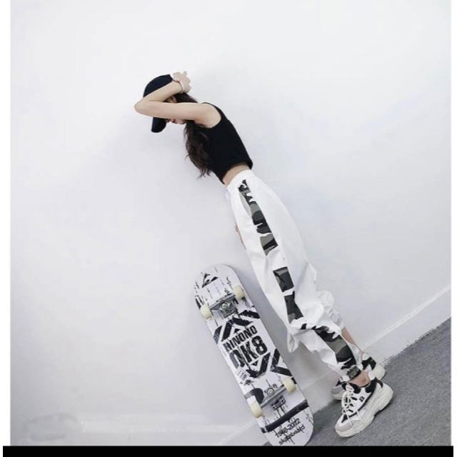 新品 ♡ 迷彩 カモフラ柄 ジョガーパンツ ホワイト M レディース スウェット レディースのパンツ(カジュアルパンツ)の商品写真