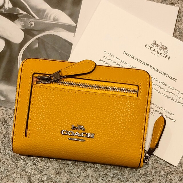 COACH(コーチ)の縁起のいい黄色　【最新作】　COACH　スヌーピー　財布 レディースのファッション小物(財布)の商品写真