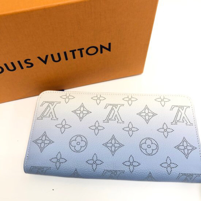 LOUIS VUITTON(ルイヴィトン)の美品　ルイヴィトン M80494 マヒナ ジッピーウォレットグラデーション長財布 レディースのファッション小物(財布)の商品写真