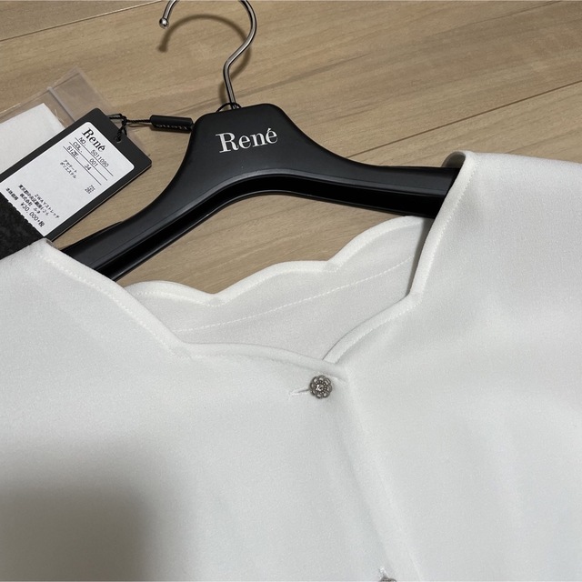 Rene デザイントップス 襟付き 白 新品未使用-