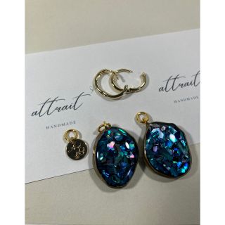 ブルーシェル＆ネイビー  リバーシブルフープピアス レジン 【ハンドメイド】(ピアス)