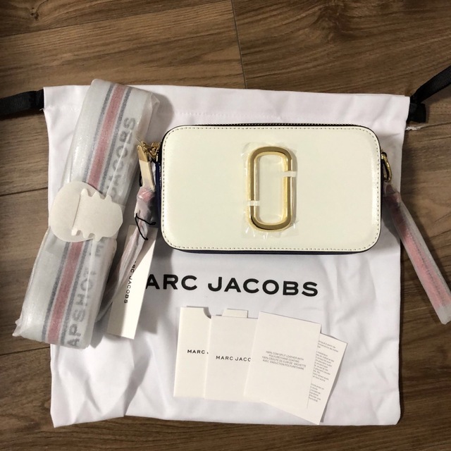 MARC JACOBS(マークジェイコブス)の新品未使用☆MARC JACOBS マークジェイコブススナップショットバッグ レディースのバッグ(ショルダーバッグ)の商品写真