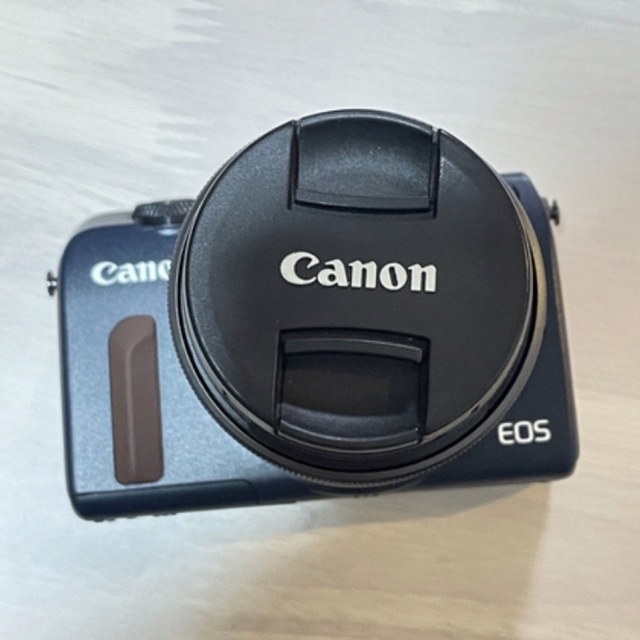 Canon(キヤノン)のEOS M バッテリー出品 スマホ/家電/カメラのカメラ(ミラーレス一眼)の商品写真