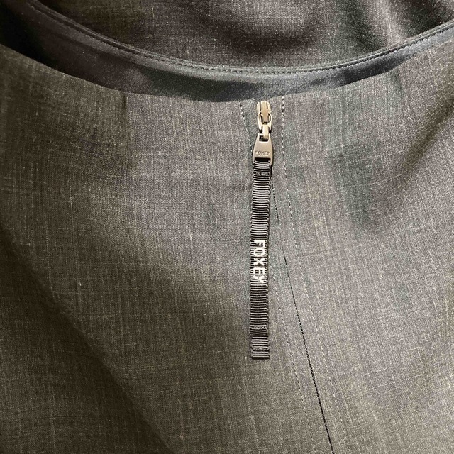 セール新品】 FOXEY - FOXEY 前ファスナーワンピース ダークグレーの